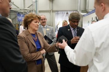 Sethuraman Panchanathan是美国国家科学基金会(NSF)的主任.S. 森. Jeanne Shaheen at the Olson Center